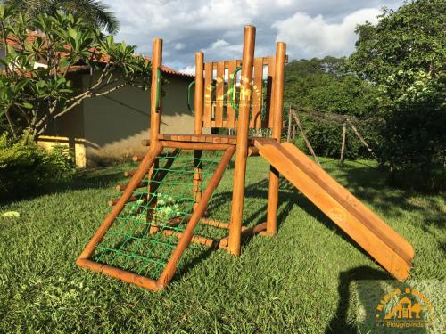 Torre-de-Atividades-Castanho-Escalada-Verde-1