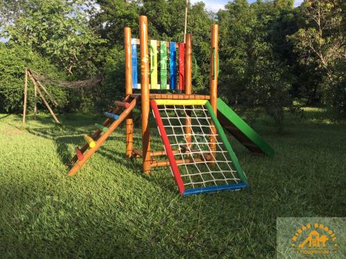 Torre-de-Atividades-Colorido-e-Escalada-Colorida-1